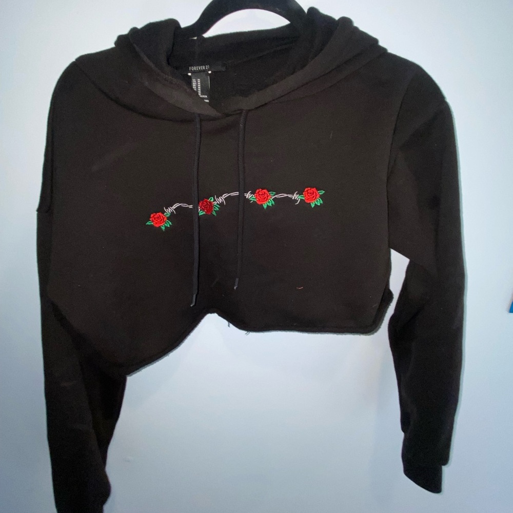 Cropped black hoodie!!! Size medium